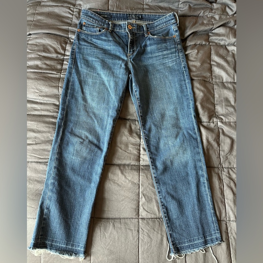 Lucky Brand cropped, fitted Jeans
Perfect Beach/Summer Jeans- very comfortable